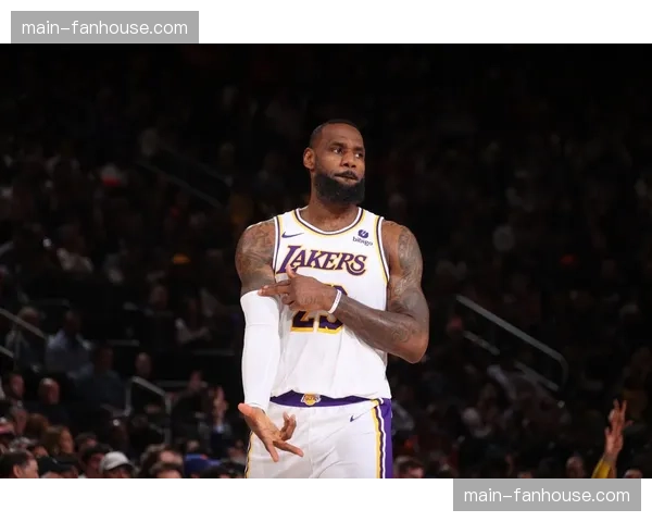 勒布朗·詹姆斯达成43000分里程碑，生涯第1600场常规赛