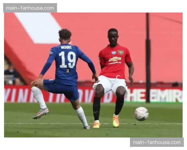 从重伤中归来：门兴格拉德巴赫后卫板仓滉时隔八个月重返赛场