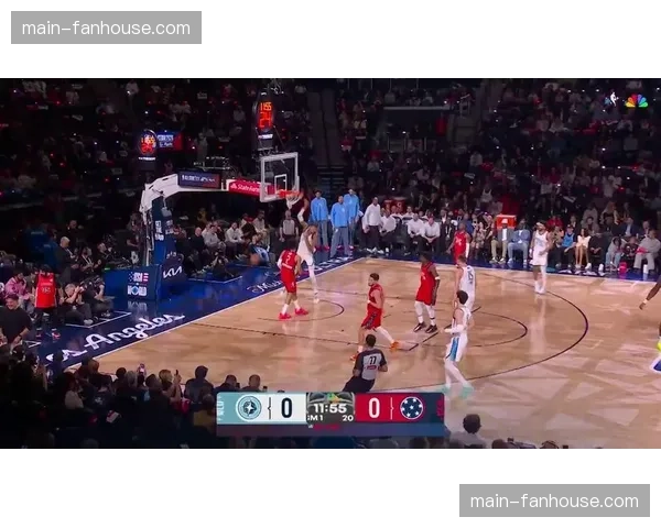 文班亚马对阵爵士半场送出8次封盖，刷新个人赛季半场盖帽纪录