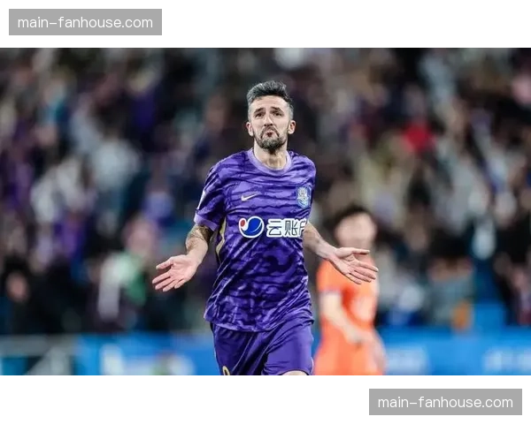 天津津门虎1-0领先山东泰山，基莱斯世界波破门